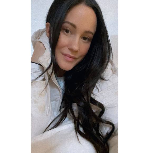 Meet your Posher, Loni - Picture 1 of 1